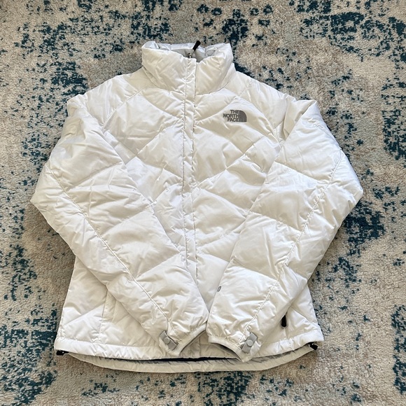 The North Face Women's Quilted White Puffer Jacket NWOT - Picture 1 of 7